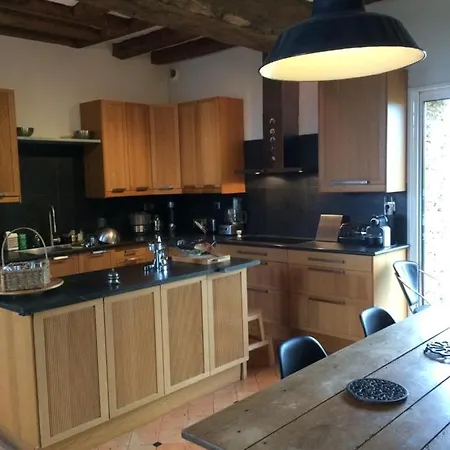 Oda ve Kahvaltı La Mouliniere, Jolie Longere Du Xviie 25, Chemin De La Source 3*