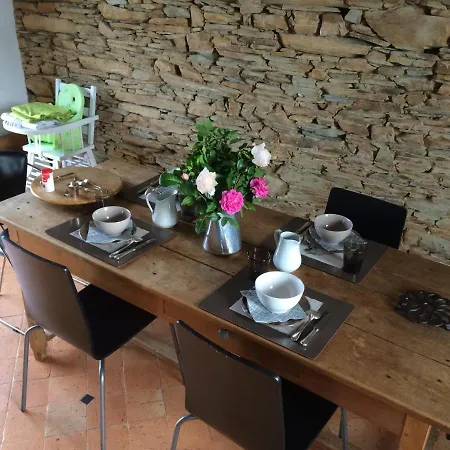 Oda ve Kahvaltı La Mouliniere, Jolie Longere Du Xviie 25, Chemin De La Source 3*